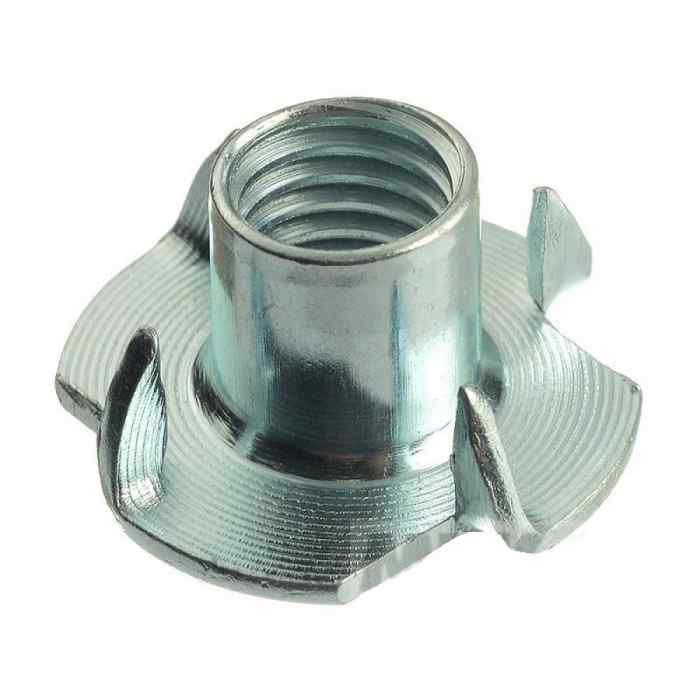 Гайка врезная DIN 1624 М 10  по дереву (с усом)